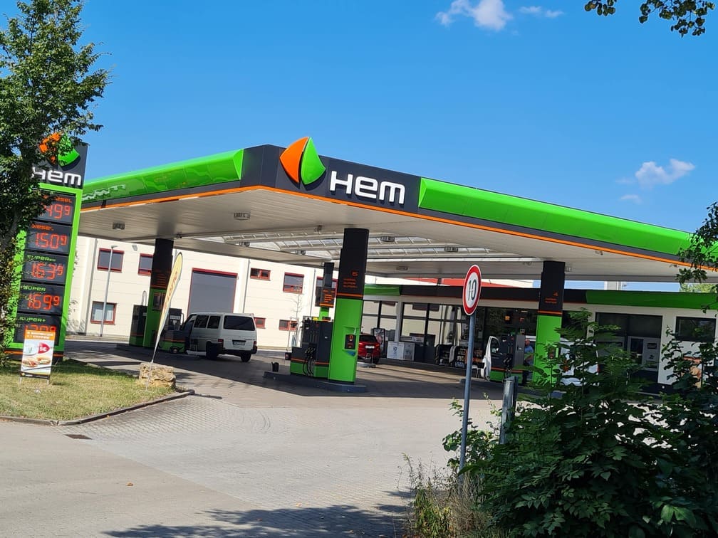 Hem Tankstelle von vorn